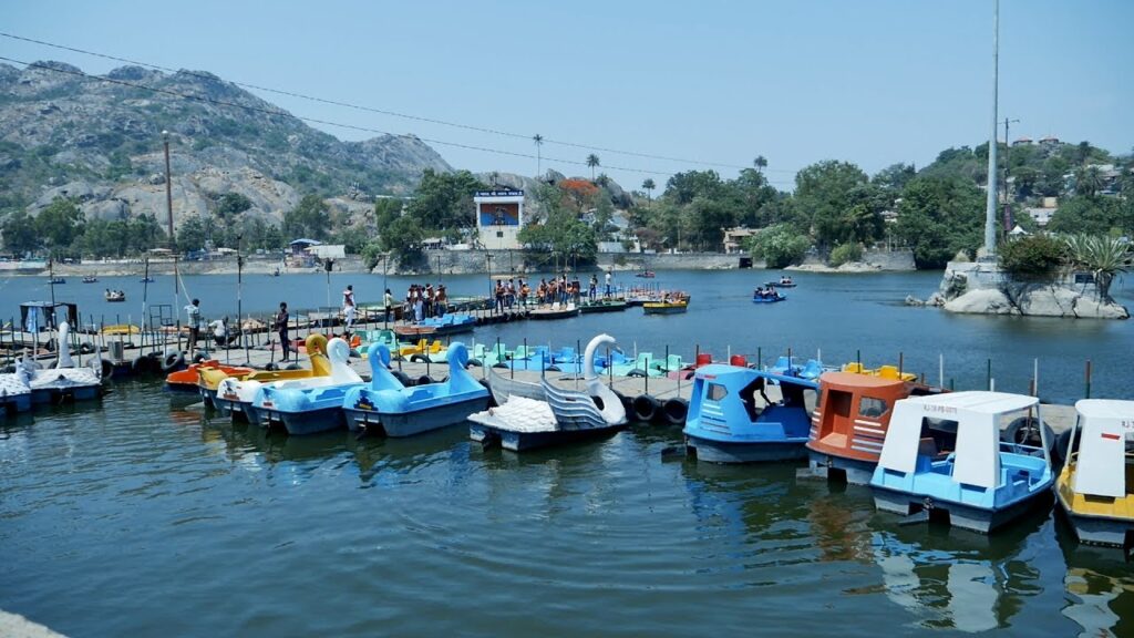 सिर्फ 20 हजार में बनाएं यादगार हनीमून! भारत की ये 3 सस्ती जगहें आपका दिल जीत लेंगी 4 Mount Abu